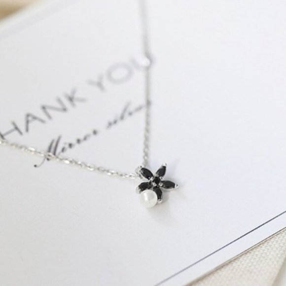 NEW 925 Sterling Silver Pearl Flower Necklace - Picture 2 of 5